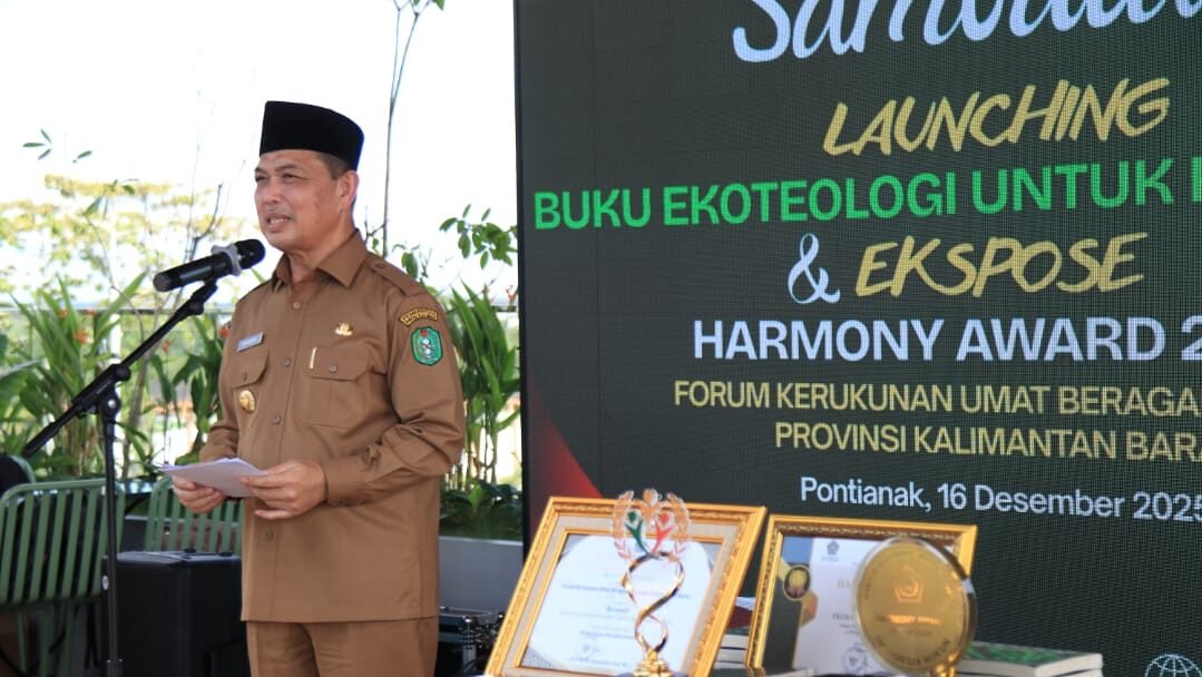 Gubernur Kalimantan Barat, Ria Norsan, saat memberikan sambutan dalam acara peluncuran Buku Ekoteologi dan Harmony Award 2025 FKUB Kalbar di Pontianak, Selasa (16/12/2025).