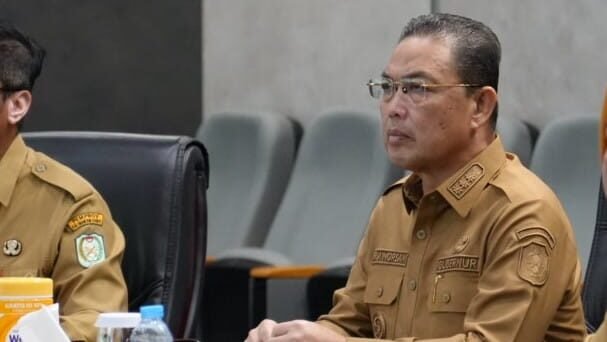 Gubernur Ria Norsan pastikan Kalbar masuk zona hijau inflasi dengan angka 2,04 persen. Strategi GPM dan monitoring pasar dinilai efektif jaga harga.
