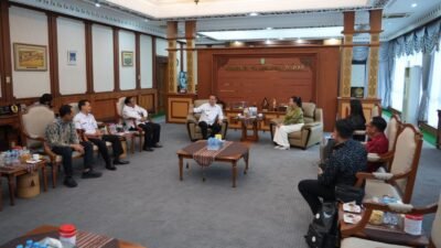 Gubernur Kalimantan Barat, Ria Norsan, saat berdiskusi dengan delegasi China Construction Fourth Engineering Division terkait rencana pembangunan jalan tol, Rabu (3/12/2025).