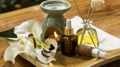 "Bingung cari oleh-oleh? Temukan 5 ide cendera mata liburan yang unik dan bermanfaat untuk orang rumah. Jangan pulang hanya bawa gantungan kunci!"