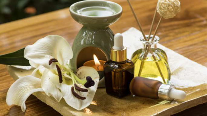 "Bingung cari oleh-oleh? Temukan 5 ide cendera mata liburan yang unik dan bermanfaat untuk orang rumah. Jangan pulang hanya bawa gantungan kunci!"