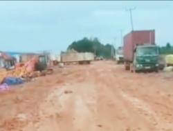 Akses Satu-satunya Lumpuh, Warga Toba Tuding Kendaraan PT WAI Biang Kerok Kerusakan Jalan