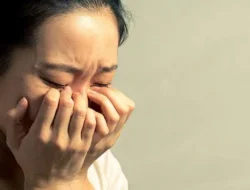 Jangan Malu Dibilang ‘Cengeng’, Ini 4 Manfaat Ajaib Menangis untuk Kesehatan Mental dan Fisik