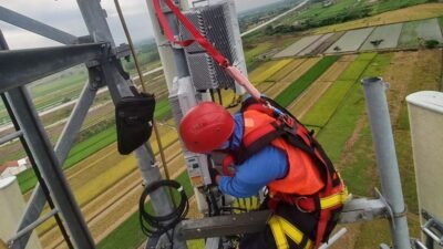 "XLSMART memprediksi lonjakan trafik 30% jelang Natal dan Tahun Baru 2026. Kapasitas jaringan ditingkatkan 3 kali lipat di 138 jalur utama, termasuk Tol Jogja-Solo."