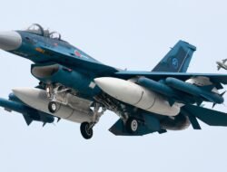 Pamer Kekuatan! 16 Jet Tempur F-2 Jepang Terbang “Full” Rudal, Respon Provokasi Kapal Induk China