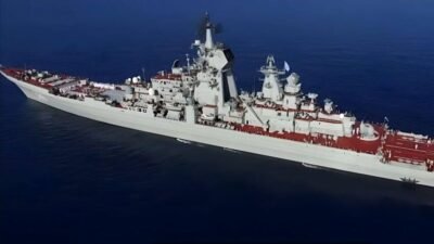 Penampakan kapal penjelajah tempur (battlecruiser) bertenaga nuklir milik Rusia, Admiral Nakhimov, yang kembali melaut usai modernisasi besar-besaran pada Agustus 2025. (Dok. ISt)