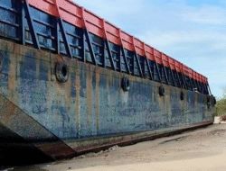 Ponton Raksasa Terdampar di Padang 12, Warganet Ketapang Malah Heboh Bahas ‘Kota Gaib’