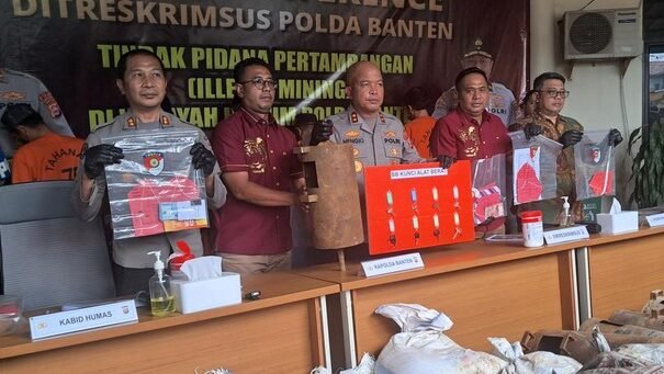 Polda Banten bongkar praktik tambang ilegal di Lebak, Serang, dan Tangerang. 8 tersangka ditangkap dan alat berat disita. (Dok. Ist)