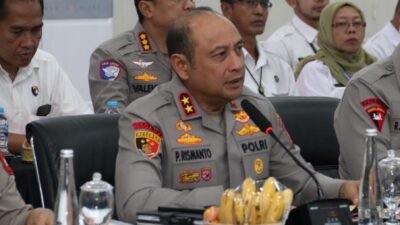 Kapolda Kalbar, Irjen Pol Pipit Rismanto, saat memaparkan capaian kinerja dan tantangan wilayah perbatasan di hadapan rombongan Komisi III DPR RI di Mapolda Kalbar, Rabu (10/12/2025).