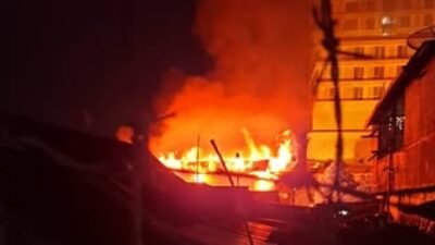 Dua Rumah Hangus, Kebakaran Landa Pemukiman Warga di Jalan Teuku Umar Pontianak