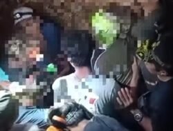 Viral Video Warga Berdesakan Gali Emas Ilegal di Bukit Dundang Dekat Sirkuit Mandalika