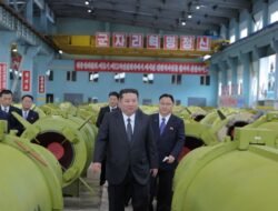Kim Jong Un Pamer Kekuatan Nuklir, Pimpin Langsung Uji Coba Rudal Jelajah Strategis