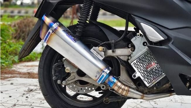 Sebuah sepeda motor yang menggunakan knalpot racing (brong). Polres Sintang secara tegas melarang penggunaan knalpot jenis ini untuk menjaga kenyamanan masyarakat saat Tahun Baru. (Dok. Ist)