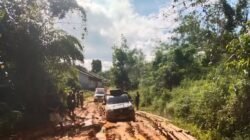 Ilustrasi kondisi infrastruktur di wilayah pedalaman. Warga Kecamatan Kayan Hilir, Kabupaten Sintang, mengeluhkan akses jalan yang buruk hingga menyulitkan evakuasi orang sakit.