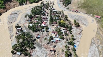 "Update terbaru BNPB mencatat korban meninggal akibat bencana banjir dan longsor di Sumatera mencapai 1.016 orang. Sebanyak 212 orang masih dinyatakan hilang."