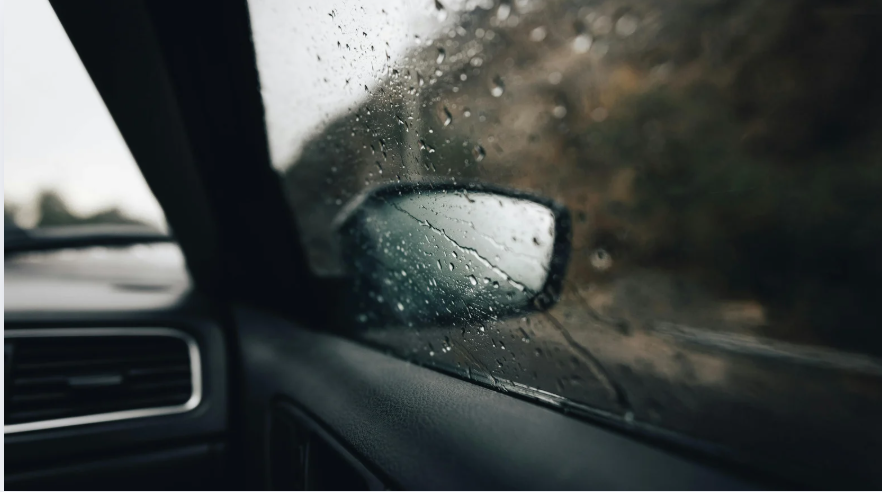 Ilustrasi - Jalan raya di Kabupaten Mempawah yang menjadi objek penyidikan KPK terkait dugaan korupsi proyek peningkatan jalan TA 2015. (Dok. Ilustrasi/Faktakalbar.id)