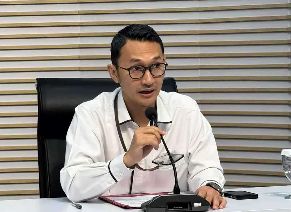 "KPK sita senjata api dan dokumen proyek saat geledah kantor PT Widya Satria, kontraktor Monumen Reog Ponorogo. Pengusutan terkait kasus korupsi eks Bupati Sugiri Sancoko."