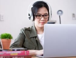 Melodi yang Bikin Rileks, Deretan Lagu Timur Ini Wajib Masuk Playlist Kerjamu