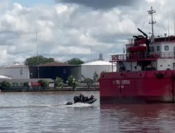 Jaga Stabilitas Perairan, TNI AL Gelar Latihan Pengamanan Objek Vital Nasional di Sungai Kapuas