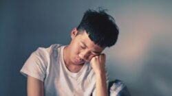 7 Penyebab Sulit Tidur Padahal Capek, Cek Gaya Hidup Anda