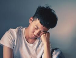 7 Penyebab Sulit Tidur Padahal Badan Capek: Waspadai Ritme Sirkadian Terganggu dan Gadget