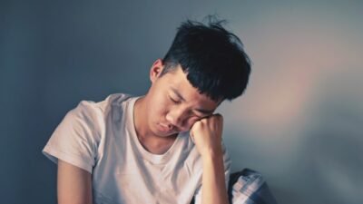 7 Penyebab Sulit Tidur Padahal Capek, Cek Gaya Hidup Anda