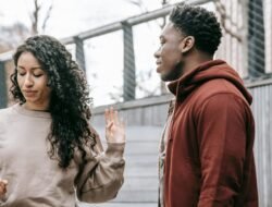 Jangan Asal Ngamuk! Ini 5 Keajaiban Memilih Diam Saat Marah yang Menyelamatkan Hubungan Anda