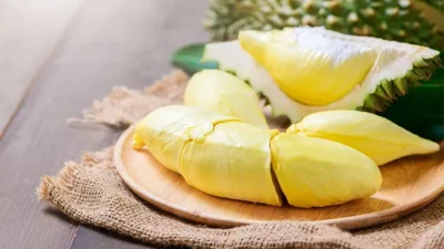 "Dikenal sebagai Raja Buah, durian ternyata menyimpan segudang nutrisi. Simak 5 manfaat durian, mulai dari atasi insomnia, sumber energi, hingga cegah penuaan dini."