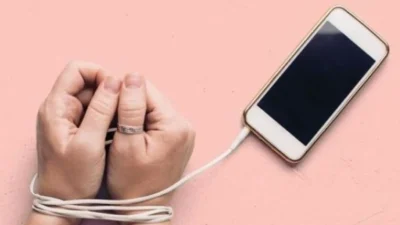 "Sering merasa cemas, buru-buru, dan tidak produktif di pagi hari? Simak 6 manfaat luar biasa dari kebiasaan sederhana menunda buka HP saat bangun tidur di sini. "