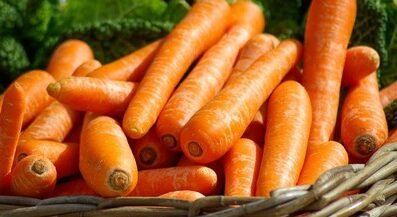 "Wortel sering identik dengan mata sehat. Namun, tahukah Anda manfaat wortel untuk kulit glowing dan menurunkan kolesterol? Simak fakta nutrisinya di sini."