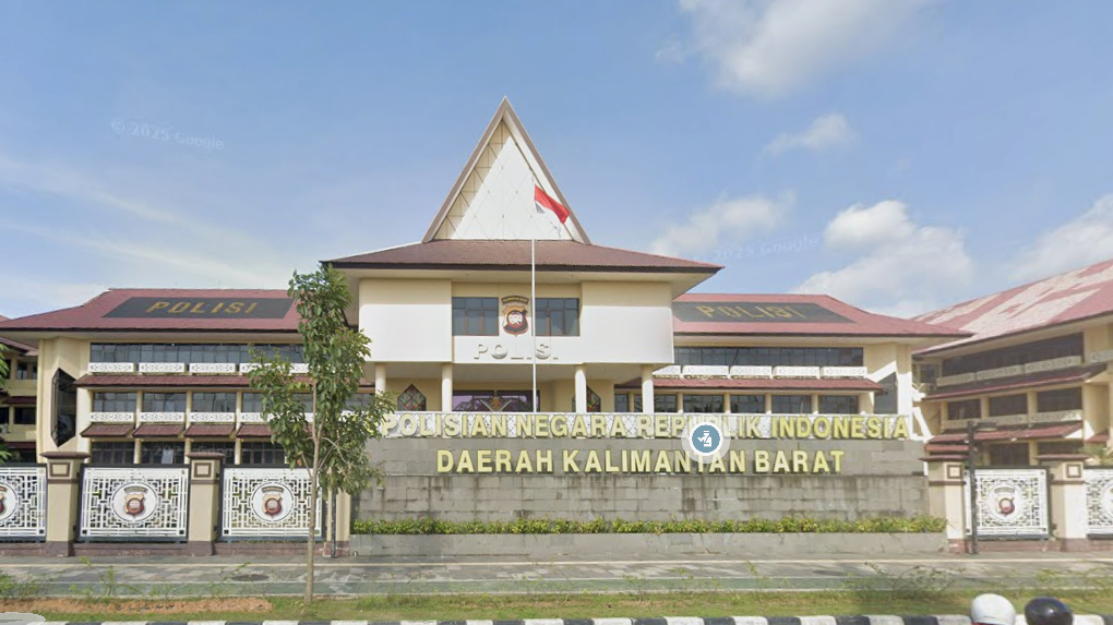 Markas Kepolisian Daerah (Polda) Kalimantan Barat, tempat dua WNA asal Tiongkok menjalani pemeriksaan intensif usai ditetapkan sebagai tersangka kasus penyerangan anggota TNI, Jumat (26/12/2025). (Dok. ISt)