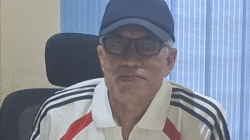 Foto profil Mei Purwowidodo mengenakan topi hitam dan kacamata, penulis opini Musorkot KONI Pontianak. (Dok. Ist)