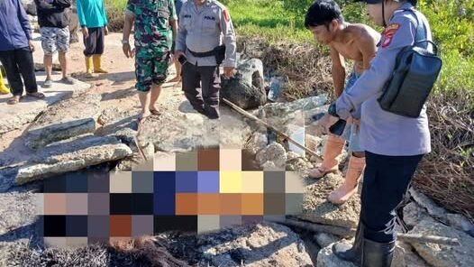 Proses evakuasi jenazah Rayadi, nelayan yang sempat dilaporkan hilang. (Dok. Ist)