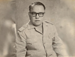 Profil Oevaang Oeray: Gubernur Pertama Kalbar dari Kalangan Dayak