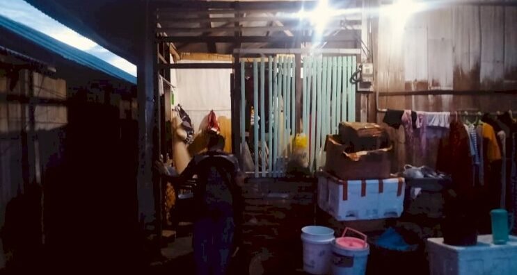 "Mabuk dan bawa senjata laras panjang, oknum polisi di Sikka aniaya warga sipil. Pelaku pukul korban pakai popor senjata, kini ditahan Propam."