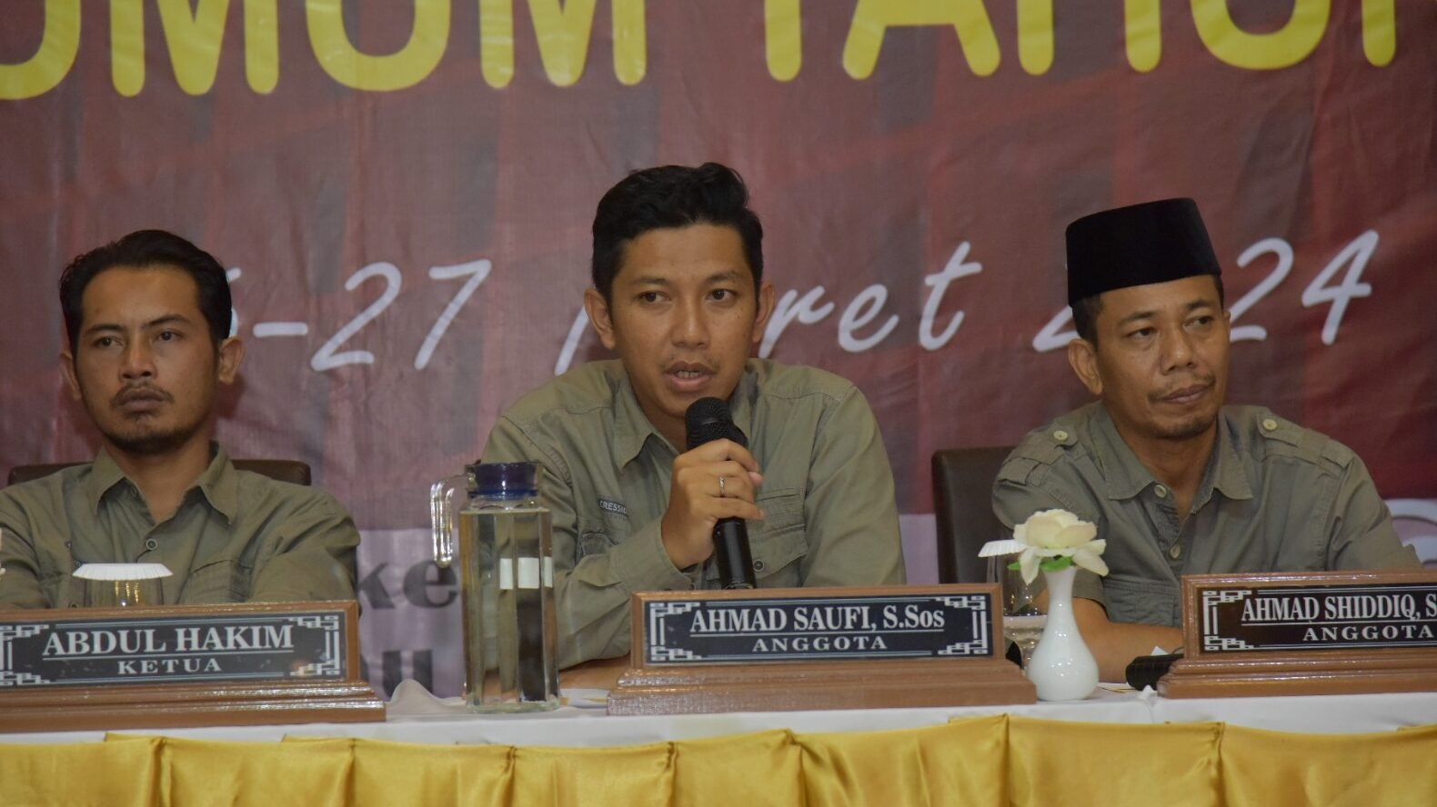 "KPU Ketapang mendesak partai politik segera memutakhirkan data di Sipol semester II 2025. Sinkronisasi data anggota yang meninggal dunia menjadi sorotan utama. "