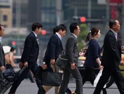 Ekonomi Lesu, 3,7 Juta Warga China Berebut Jadi PNS