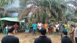 Suasana pelaksanaan ritual adat Dayak Ngudas yang digelar PT Kalmin di Dusun Sebandang sebelum memulai aktivitas eksplorasi tambang. (Dok. HO/Faktakalbar.id)