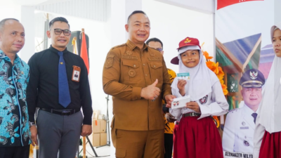Gelontorkan Rp2 Miliar, Bupati Alexander Wilyo Luncurkan Kartu Ketapang Pintar: “Jangan Ada yang Putus Sekolah!”