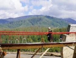 Akses Pulih, Tim Gabungan Rampungkan Jembatan Sementara di Gayo Lues Gunakan Kayu Sisa Banjir