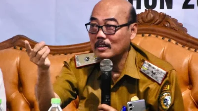 "Klaim landasan hukum kuat sejak 2013, namun Provinsi Kapuas Raya tak kunjung terbentuk. Seminar terbaru desak realisasi konkret, bukan sekadar wacana di atas kertas."