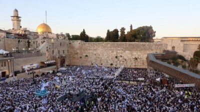"Puluhan pemukim Israel memasuki kompleks Al-Aqsa dan melakukan ritual Talmud saat Hanukkah. Aksi ini dinilai melanggar kesepakatan Status Quo yang berlaku."