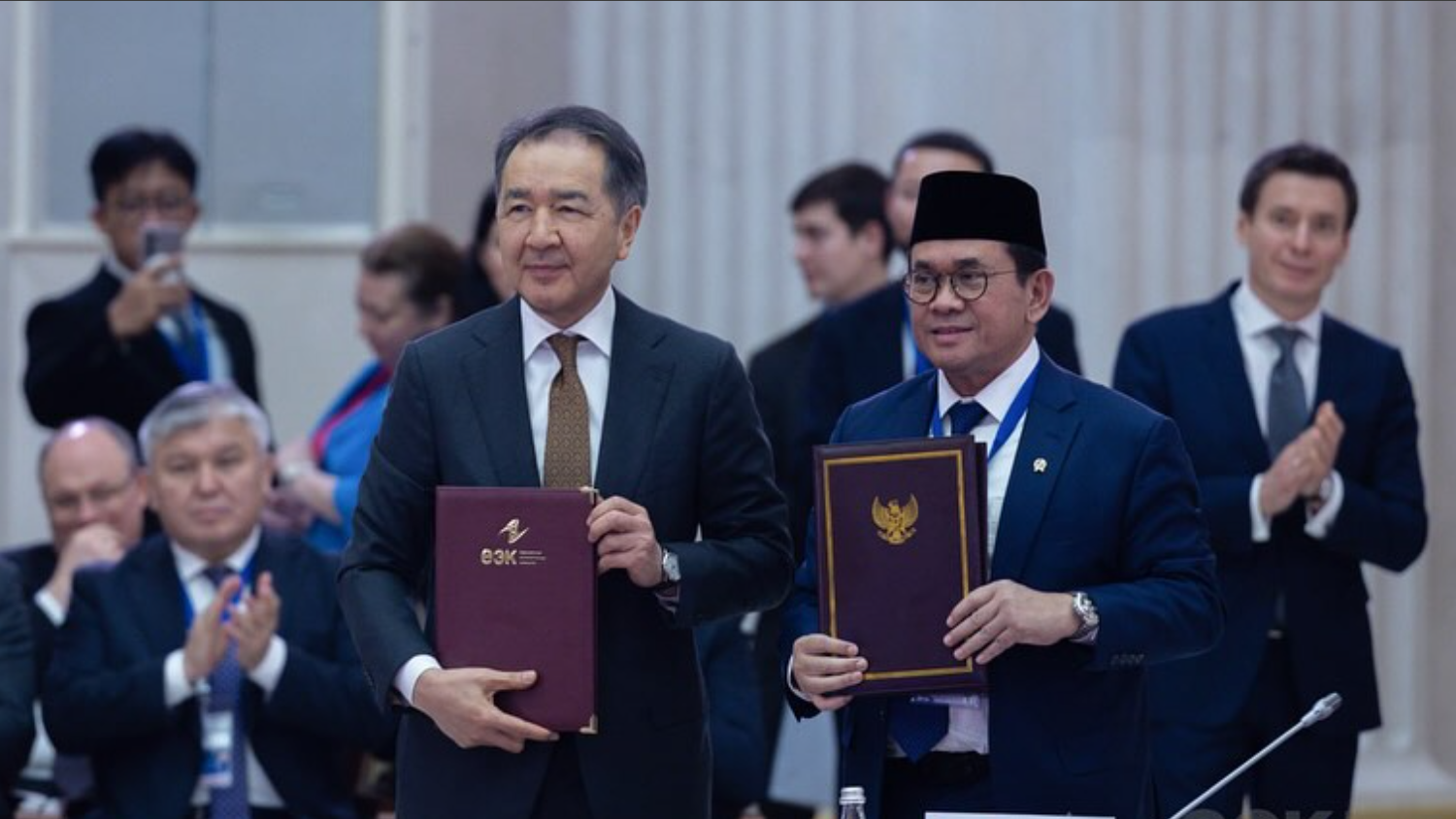 Momen penandatanganan Perjanjian Perdagangan Bebas (FTA) antara Indonesia dan Uni Ekonomi Eurasia (EAEU) di Saint Petersburg, Rusia, Minggu (21/12/2025). (Dok. HO/Faktakalbar.id)
