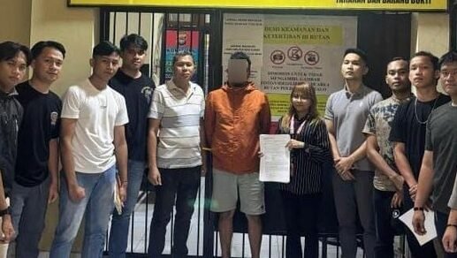 Buronan kasus tambang emas ilegal Gorontalo, Yosi Marten Basaur, ditangkap di Manado usai 5 bulan pelarian.