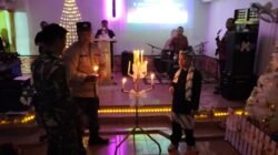 "Aparat gabungan TNI-Polri amankan ibadah Natal di GKNI Rantau Panjang, Kayong Utara. 200 jemaat beribadah khusyuk dengan situasi aman dan kondusif."