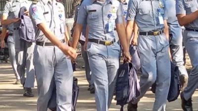 "Paradoks ketenagakerjaan Kalbar: Pengangguran SMK tembus 9,86%, sektor pertanian ditinggalkan, dan pekerja informal mendominasi ekonomi daerah. Simak data lengkap BPS di sini."