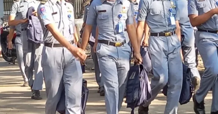 "Paradoks ketenagakerjaan Kalbar: Pengangguran SMK tembus 9,86%, sektor pertanian ditinggalkan, dan pekerja informal mendominasi ekonomi daerah. Simak data lengkap BPS di sini."