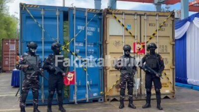 "Dua kontainer rokok ilegal asal Kamboja disita di Pelabuhan Dwikora Pontianak. Pengirim dan penerima fiktif, potensi kerugian negara capai Rp 34,8 miliar."
