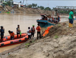 Jembatan Kutablang Masih Putus, BNPB Fasilitasi Perahu Karet Gratis untuk Distribusi Logistik
