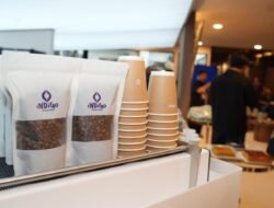 Resmikan Indigo Brew & Cake, Ria Norsan Puji Lapis Sambas dan Ingatkan Standar Upah